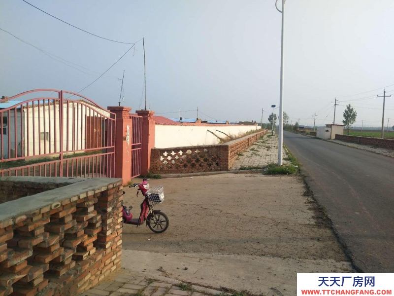 (出售) 呼市周邊土地出售，牧場養(yǎng)殖場有院墻，交通便利，占地20畝