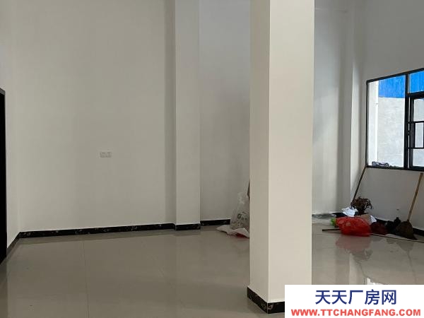 張家界市慈利物資倉(cāng)庫(kù) 一樓門面120平方米，水電齊全，有衛(wèi)生間，洗手臺(tái)