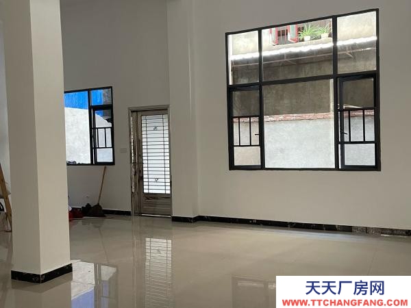 張家界市慈利物資倉庫 一樓門面120平方米，水電齊全，有衛(wèi)生間，洗手臺