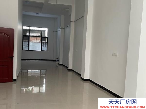 張家界市慈利物資倉庫 一樓門面120平方米，水電齊全，有衛(wèi)生間，洗手臺