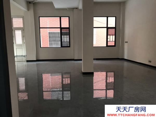 張家界市慈利物資倉庫 面積有120平方米，有房屋安全檢測報告，適合作倉庫等。