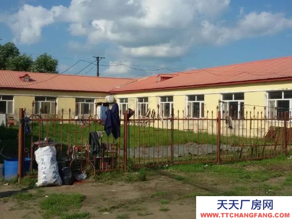 阿城蜚拉公路道邊料甸鎮(zhèn)里 緊鄰路邊 機加工廠房