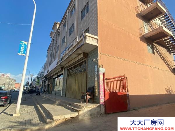 銀川市興慶固體飲料廠房  一棟四層辦公樓，一棟兩層辦公樓，一個標準廠房。價格可議。