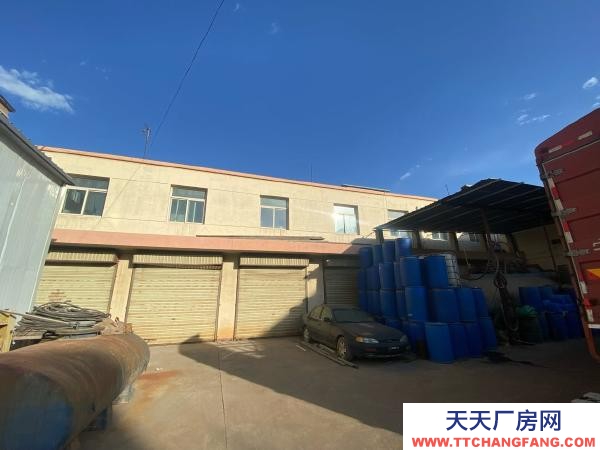 銀川市興慶固體飲料廠房  一棟四層辦公樓，一棟兩層辦公樓，一個標準廠房。價格可議。