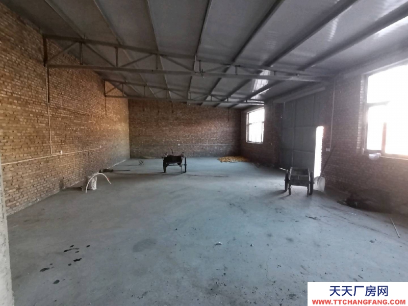 張家口 萬全  (出租) 進(jìn)出方便，有上下水，有三相電