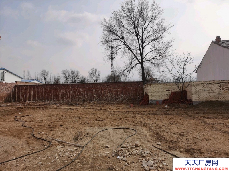 張家口 懷來 (出租) 南水泉中學路南，公路旁，可做倉庫，廠房。租金面議。