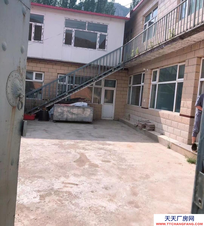 張家口 崇禮(出售) 房產證面積是191平米，土地證是270平米，