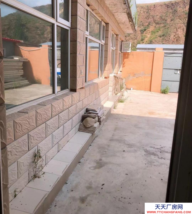 張家口 崇禮(出售) 房產證面積是191平米，土地證是270平米，