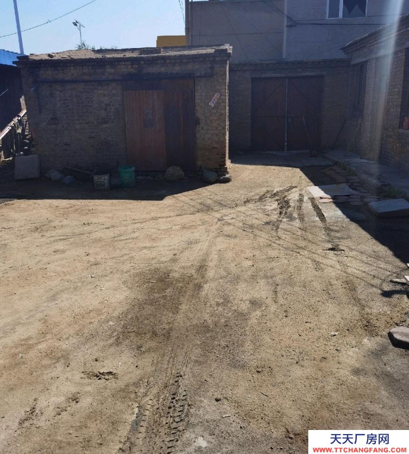 (出售) 包頭該大院可老年、可置換樓房，小型養殖、小手工作坊、等。