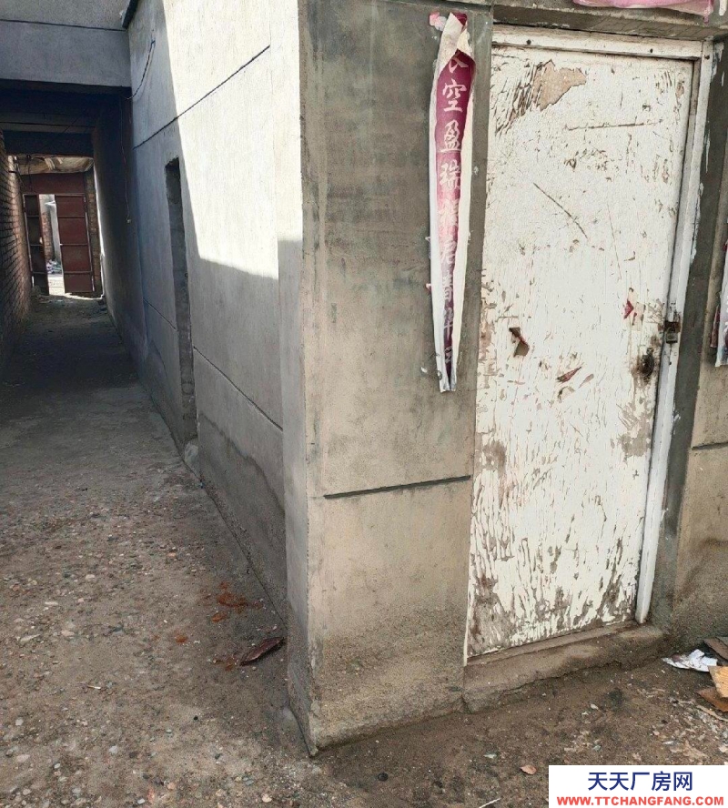 (出售) 包頭正房二樓，帶南房，有小院，有走廊，水電齊全，獨門獨戶。