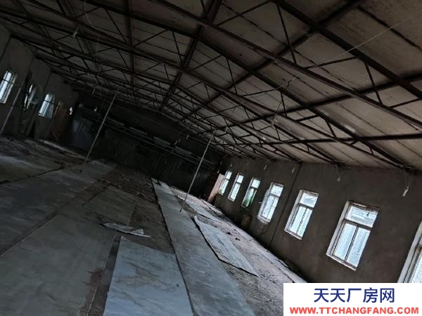 銀川市西夏機加工廠房  大廠房，高速路口，房租低，交通便利