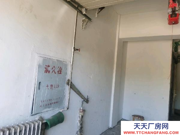 龍沙青云小區(qū)28車庫(kù)，小區(qū)進(jìn)出方便，暖庫(kù)