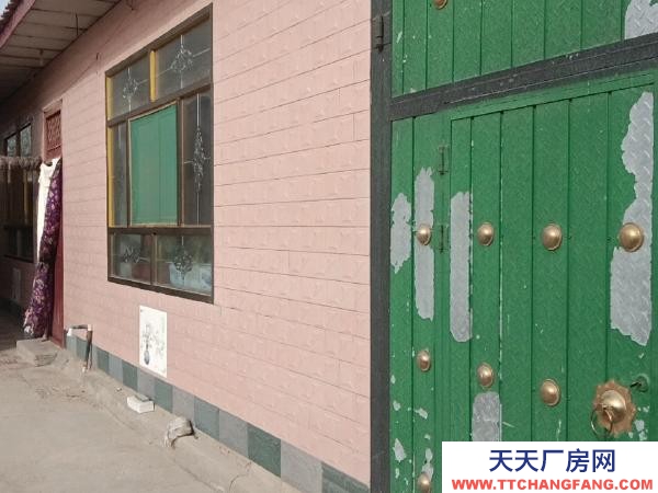 銀川市賀蘭機(jī)加工廠房  急用錢，現(xiàn)將自家農(nóng)村院子出售，可建大棚庫(kù)房，需要老板聯(lián)系