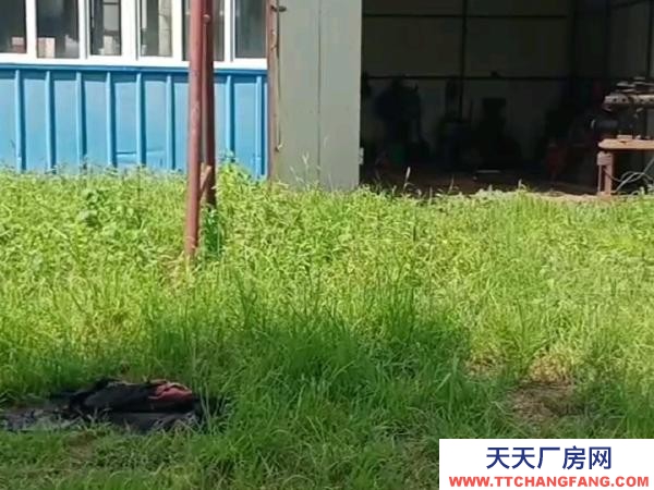 富拉爾基稻香村，緊臨公路。交通方便。