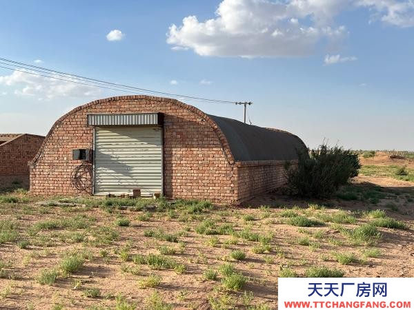 吳忠市鹽池養(yǎng)殖廠 養(yǎng)殖方便快捷,可養(yǎng)羊,養(yǎng)雞。草料房,洗羊池,水井,住宅區(qū)都有
