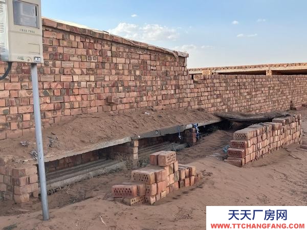 吳忠市鹽池養(yǎng)殖廠 養(yǎng)殖方便快捷,可養(yǎng)羊,養(yǎng)雞。草料房,洗羊池,水井,住宅區(qū)都有