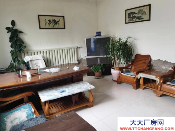 石嘴山市平羅機加工廠房 平羅縣農牧場有庫房及住房二合一