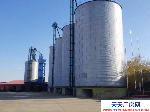 密山糧倉和配套設備，倉儲1萬3千到1萬5千噸