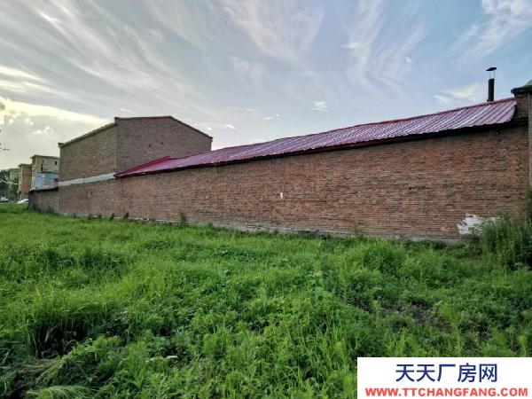 興山廠房倉庫大小20多個 有大棚2個