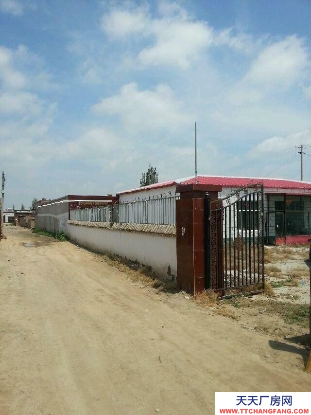 (出售) 鄂爾多斯占地1600平米，建筑面積900。油路邊，