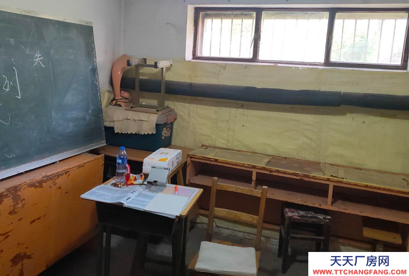 (出租) 薛家灣河濱里地下室出租，面積19平米。