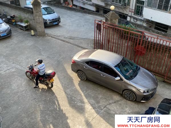 福州市永泰機(jī)加工廠房 一層停車場很大，二層大約600平米，三層至六層以上部分出租，