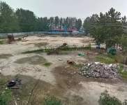 (出售) 漯河舞陽(yáng)三層，可做辦公樓，后院有十多畝空地，可組合建廠