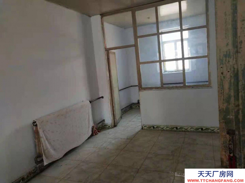 (出售) 房子離二小學校較近是一個住宅平房出門交通方便有意者請與我聯系