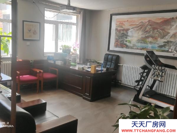 讓胡路獨(dú)門獨(dú)院 1300平庫(kù)房 8間辦公室