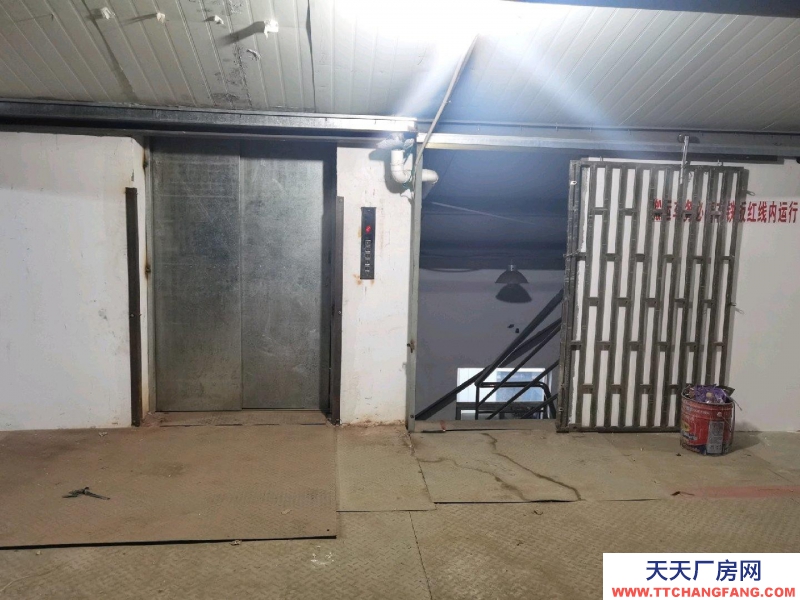 臺州市路橋(出租) 二層閣樓倉庫，月租金每平方7元，電梯上下貨，大車進出方便