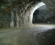 (出租) (鋪鋪通)桂林秀峰區(qū)桃花江路山洞內(nèi)場地,冷庫出租