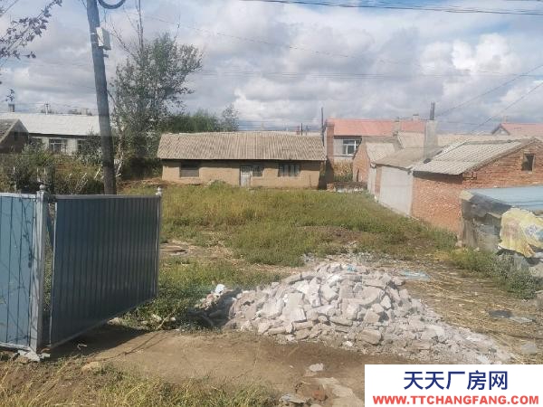 郊區(qū)院子777平方，挨著大鼎去湯原的大路邊，