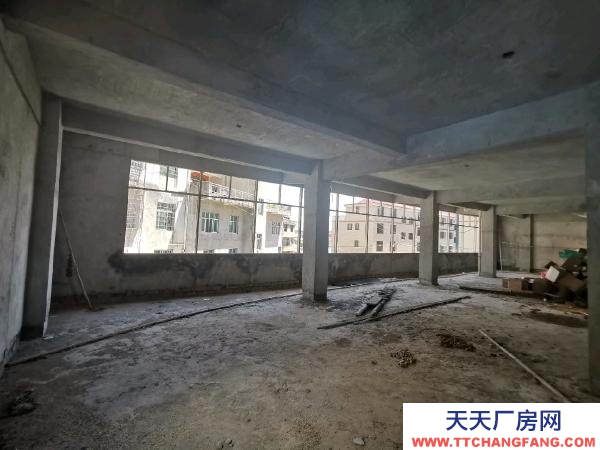 贛州市瑞金肉制品廠房  房屋位于大布汽車城邊，臨323國道，工業(yè)園區(qū)