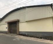 房子位于大河鄉蒙正村西瓜園附近，是一棟三層樓房單層面積約130多平，并且包含一個200多平的廠房，可作...