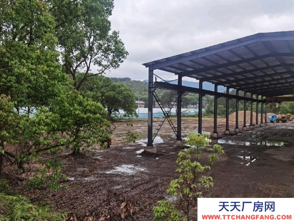 贛州市于都機加工廠房 水電三通，辦公室，宿舍已完善，可進17.5掛車，個人廠房。