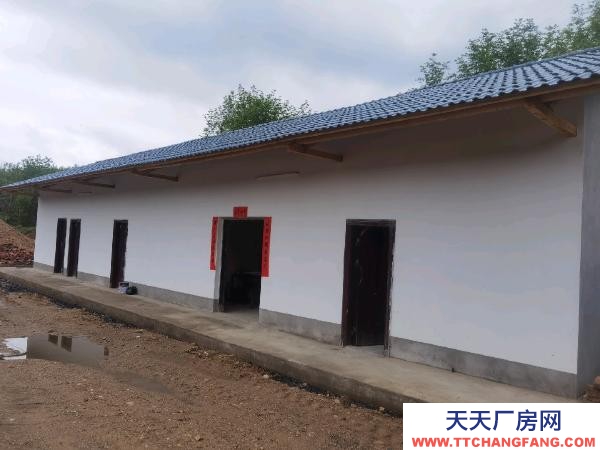 贛州市于都機加工廠房 水電三通，辦公室，宿舍已完善，可進17.5掛車，個人廠房。