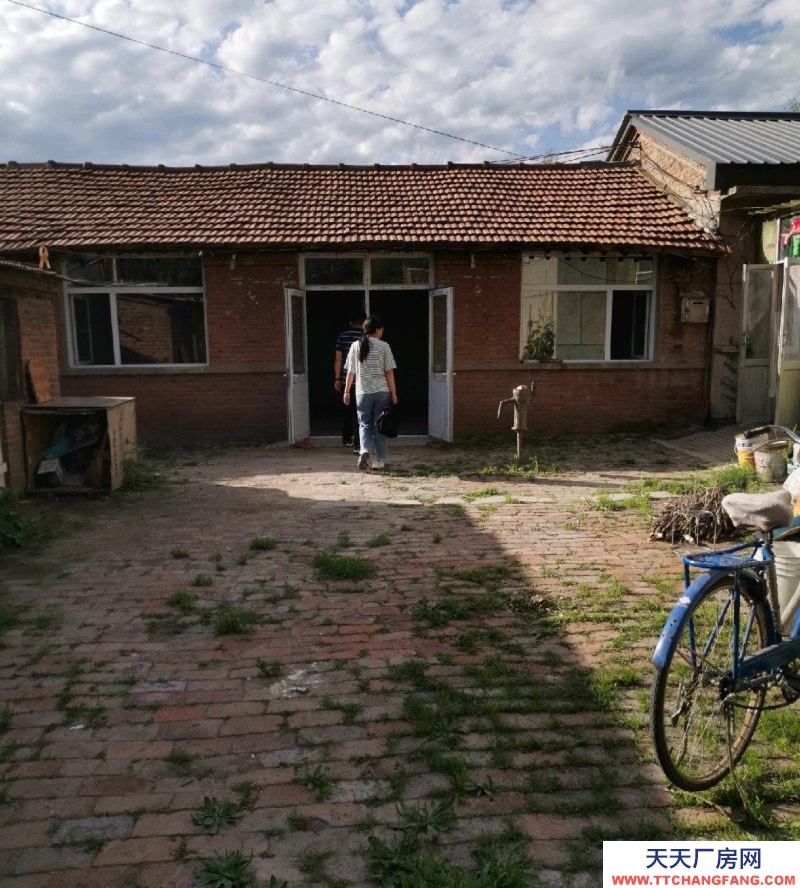 承德 圍場(chǎng)(出租) 通祥街臨街400平大院，貨車可進(jìn)院。