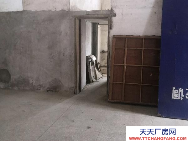 贛州市寧都物資倉庫  房子有三個門面150平米里面有閣樓可以做倉庫廠房開店