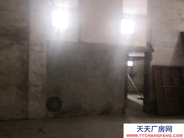 贛州市寧都物資倉庫  房子有三個門面150平米里面有閣樓可以做倉庫廠房開店