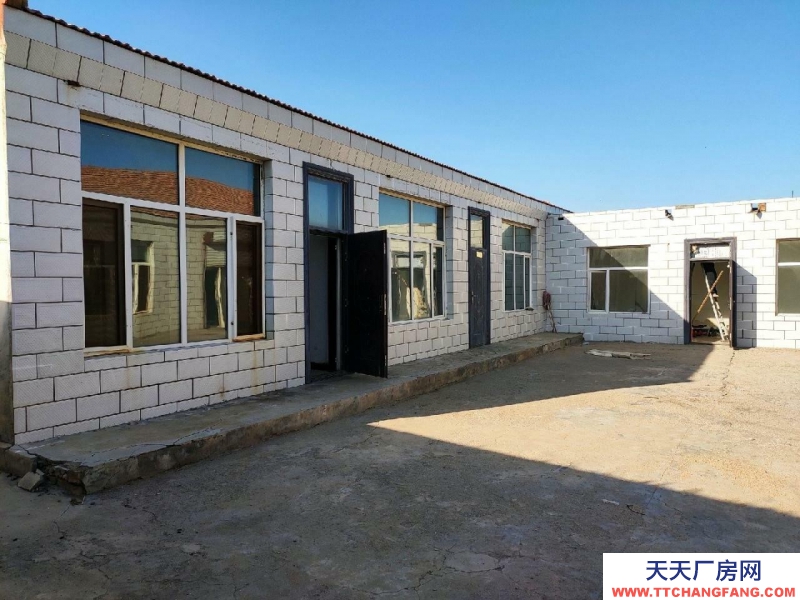 (出租) 臨河廠房出租，臨五路晨光三隊(duì)磚瓦房?jī)蓷?，建筑面積450平朱