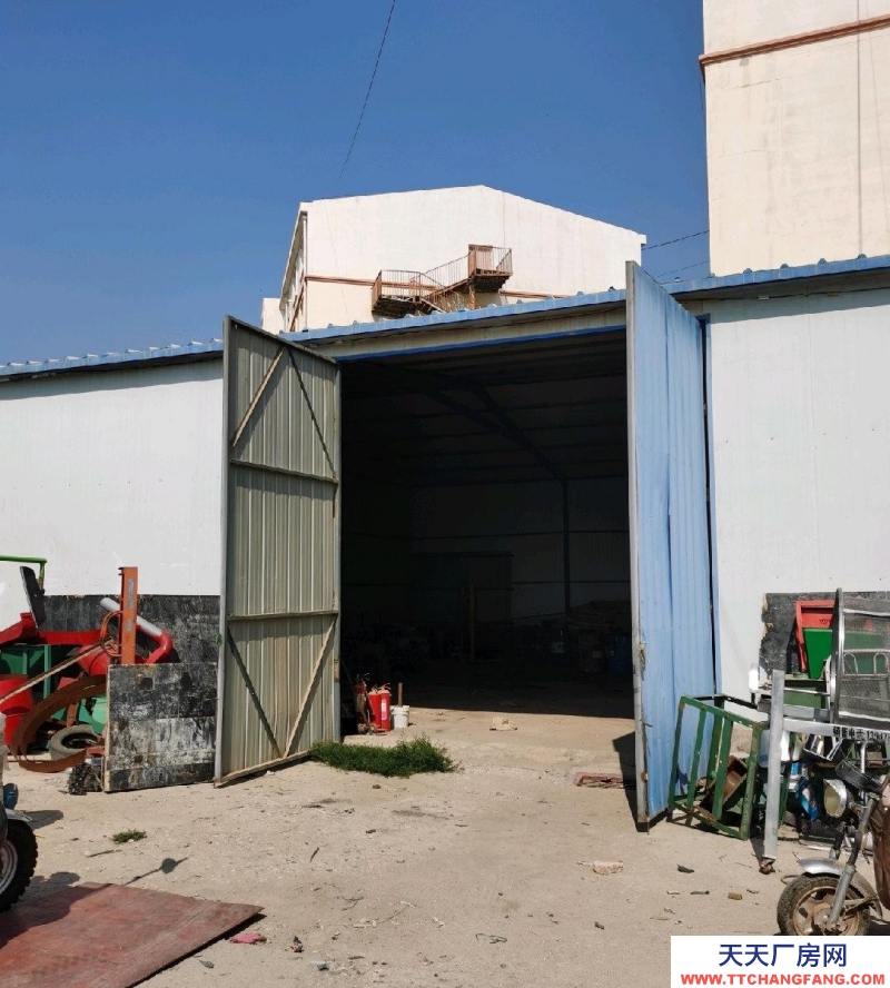 (出租) 臨河區(qū)先鋒橋附近225平米左右的大型庫(kù)房出租，有照明電。