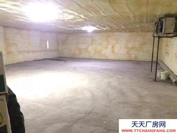 北林平房倉庫,有制冷設(shè)備,可達(dá)到零度左右,也可當(dāng)作普通倉庫使用