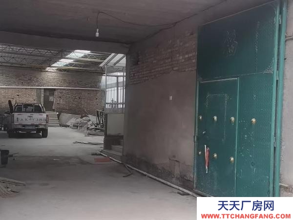 大通獨門獨院，地面已做硬化，可做倉庫、廠房。