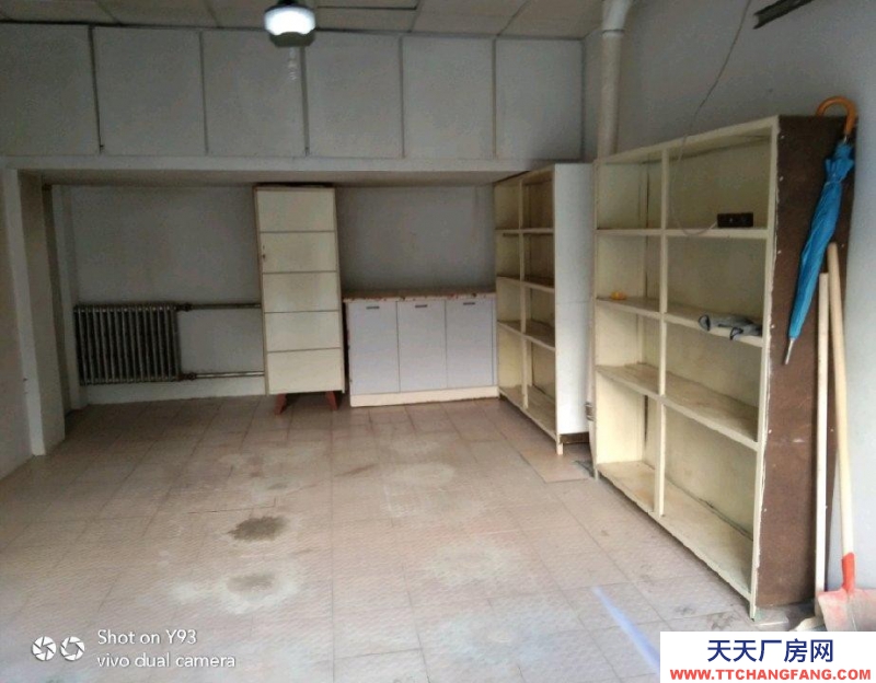 (出租) 暖庫可停車放貨，放怕凍物品。 門:高1.94寬3.3進深6米