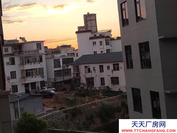 九江市湖口物資倉庫 本人所有，中介勿擾，簡裝，環(huán)境安靜，購物上學非常方便。