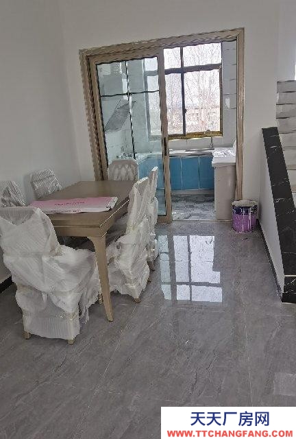 (出租) 有三相電，3層半樓房1樓650平方2-3樓套房