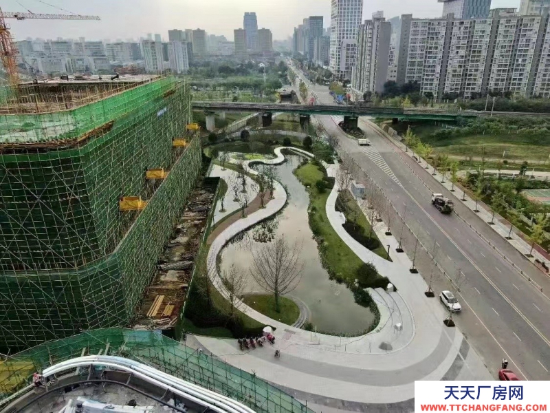 售成都主城區都市工業，可生產，研發，總部辦公，產權可分割。