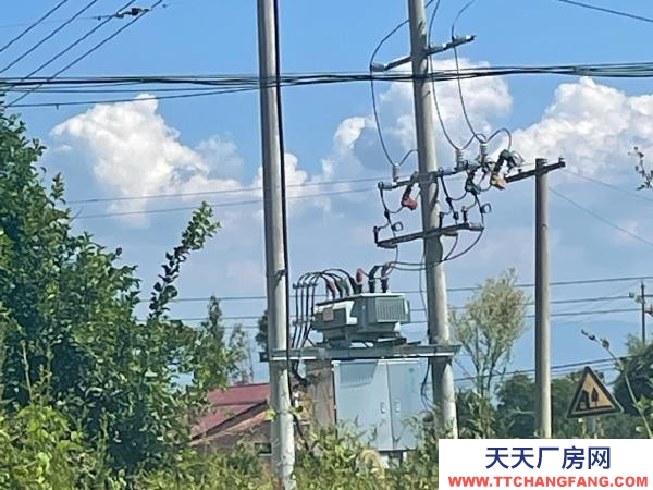 宜春市樟樹機加工廠房 面積1000平方米，有12間房，水電齊全，離臨江鎮兩公里