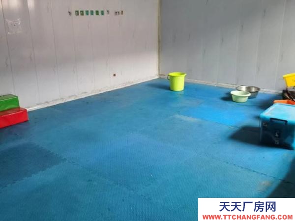 旅順口主干道邊上，農(nóng)貿(mào)市場邊上，交通方便