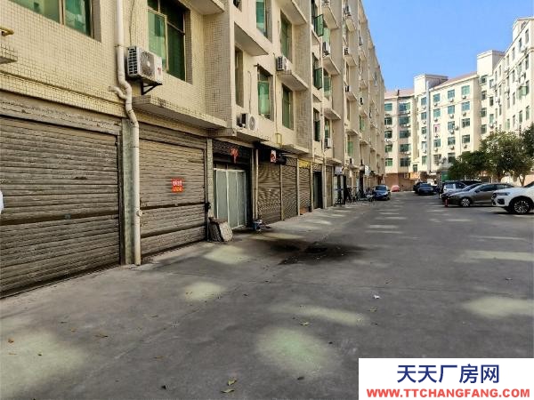 宜春市高安物資倉(cāng)庫(kù) 瑞鳳家園小區(qū)內(nèi)，交通便利，層高3米，水電齊全，兩間可分租。